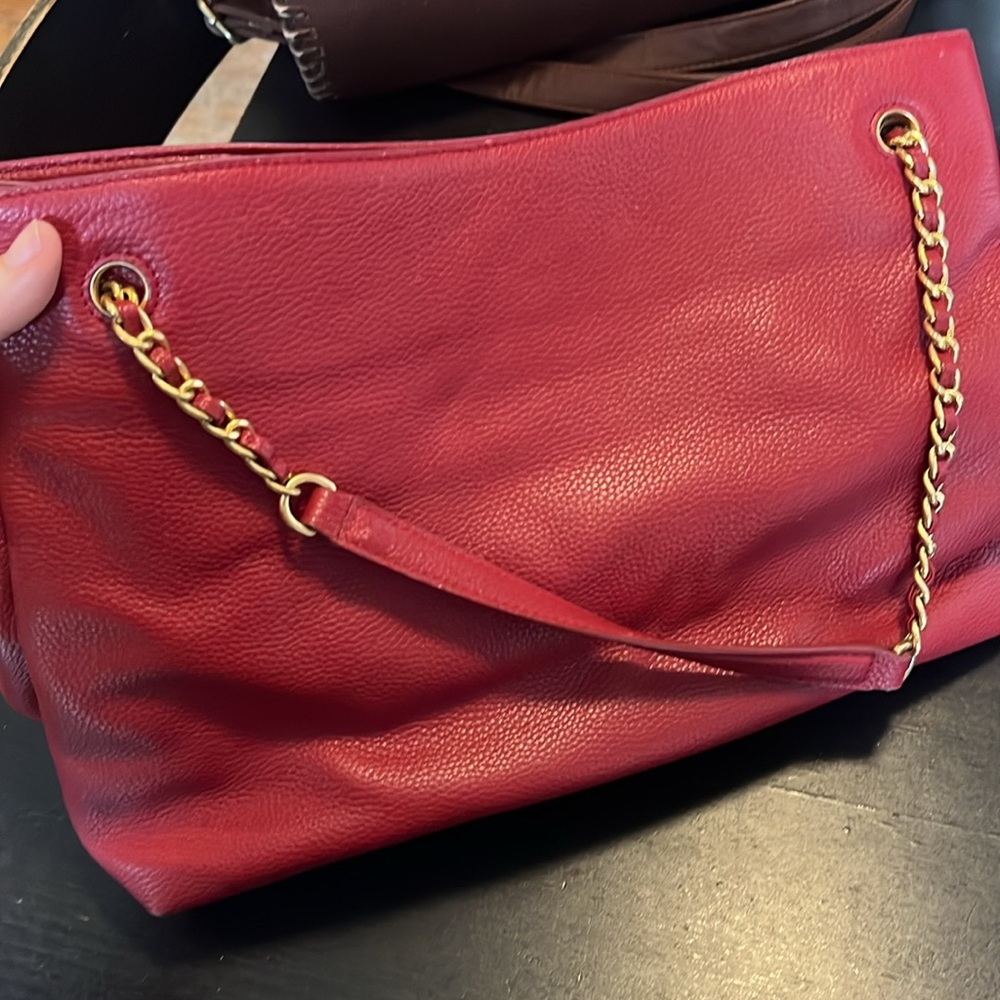 Tory Burch Tote. Good preowned condition. 14” by 19” - Picture 4 of 6